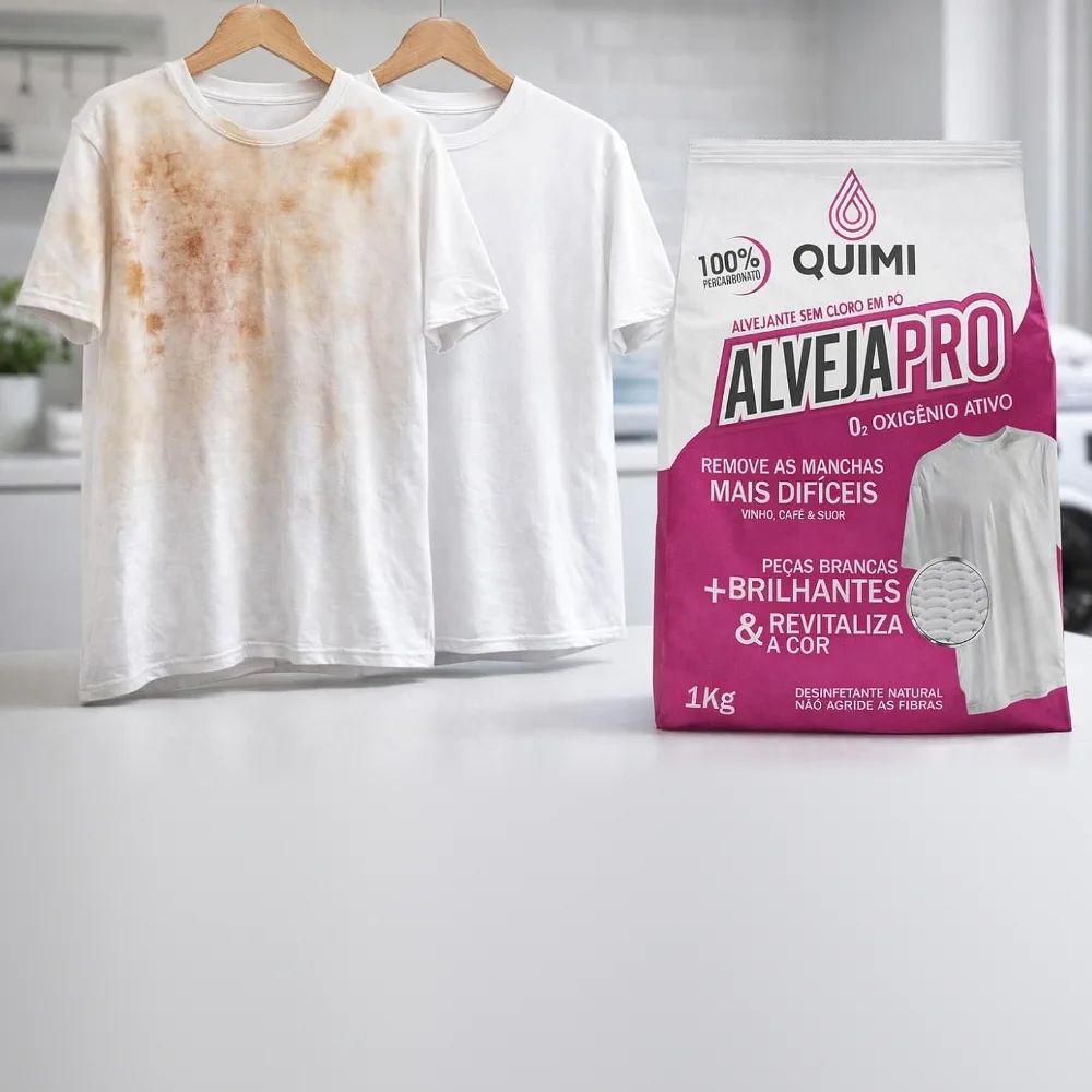 Camiseta branca com manchas amareladas ao lado de uma camiseta branca limpa e do pacote AlvejaPro