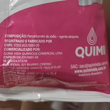 Verso do rótulo: composição, percarbonato de sódio, agente alvejante; marca Quimivida
