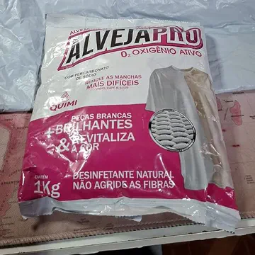 Pacote de AlvejaPro de 1 kg sobre a mesa